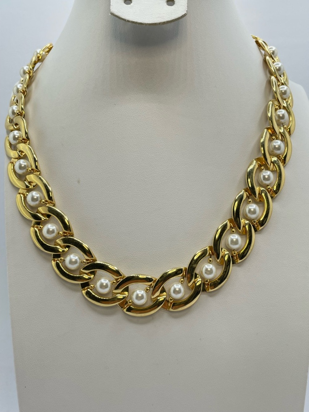 Vintage Gold Tone Chunky Chain Faux Pearl Necklace Statement Bold Runway Style